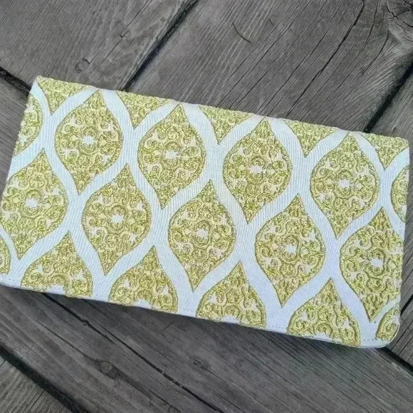 Shiraleah clutch bag white with yellow damask design and goldtone chain - Picture 7 of 8